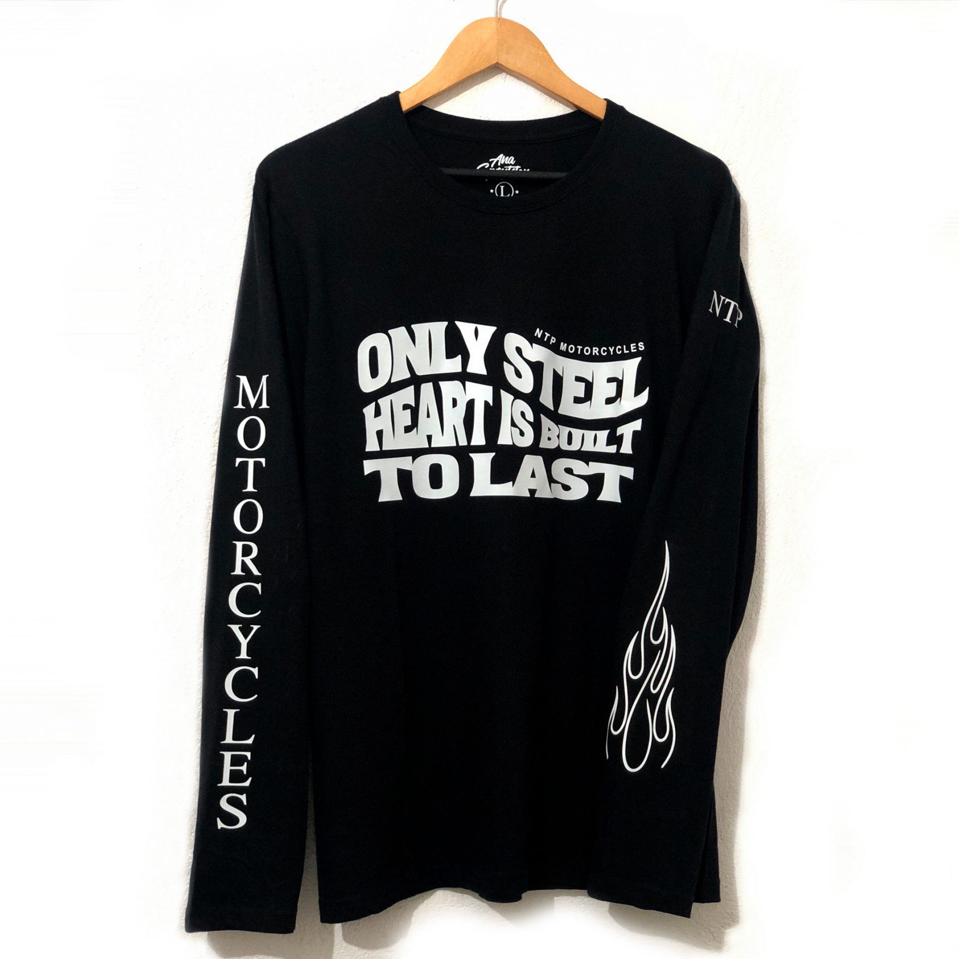 Camiseta de manga larga motera Steel Heart de NTP Motorcycles con diseño en las mangas